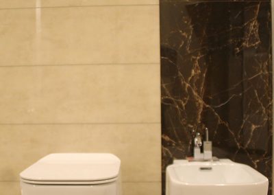 Sanitari sospesi e rubinetteria a Novara