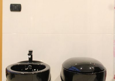 Sanitari sospesi e rubinetteria a Novara